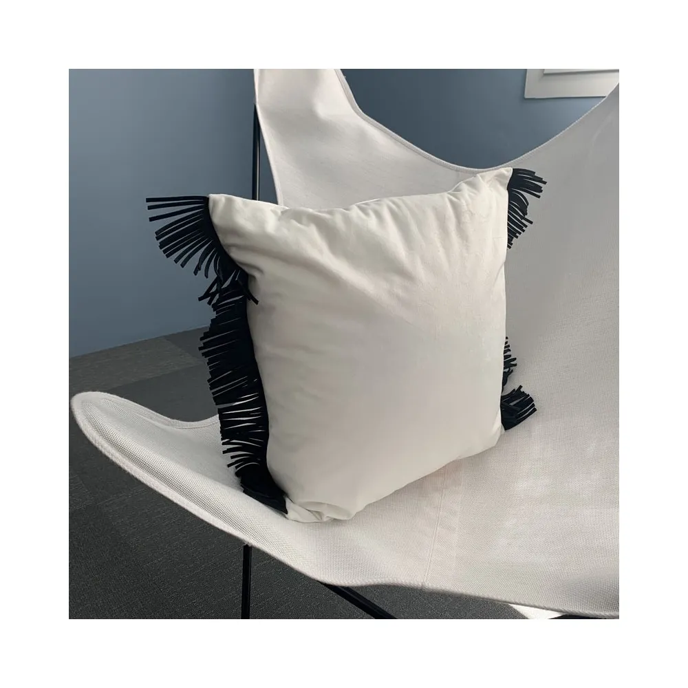 Coussin Unizo Pôdevache peau de pêche carré 45x45cm franges