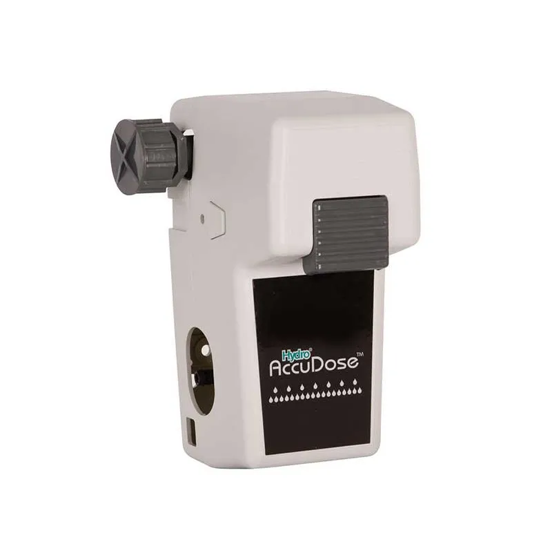 Système de dilution distributeur mural de chimie concentrée procurant une dilution précise