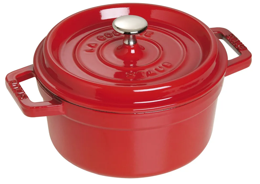 Cocotte en fonte ronde rouge cerise 22 cm avec couvercle à bouton laiton